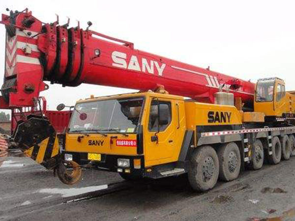 冬季隨車吊應(yīng)該怎樣保養(yǎng)和操作注意事項(xiàng)？